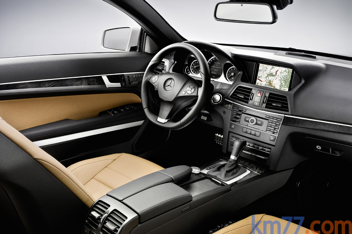 Mercedes-Benz Clase E E 500 Cabrio (Paquete AMG) Paquete AMG Descapotable Interior Salpicadero 2 puertas