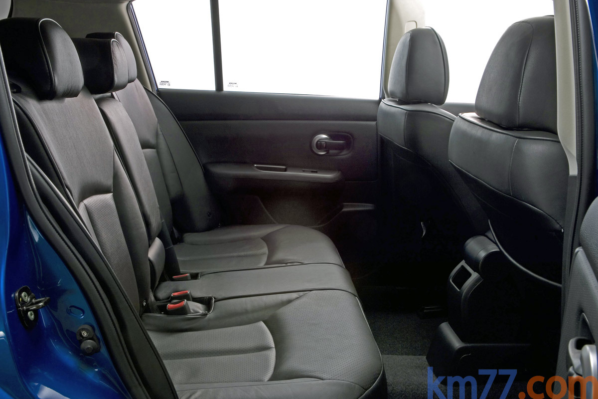 Nissan tiida interior #2