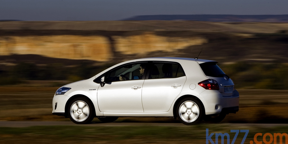 toyota auris 2010 white #3