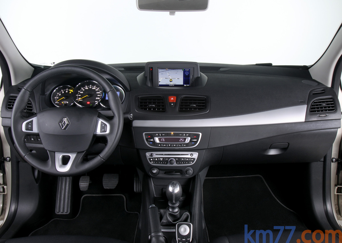Renault Fluence dCI 110 Dynamique Turismo Interior Salpicadero 4 puertas