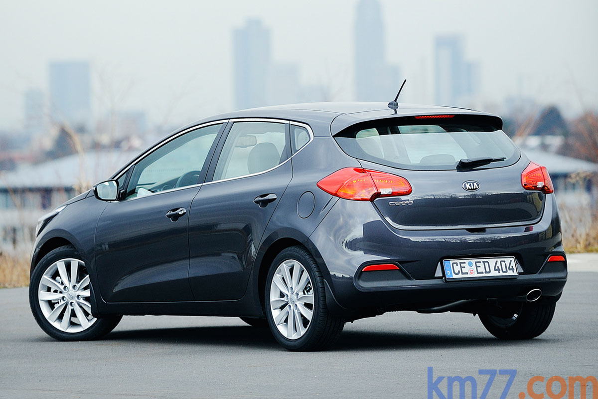 KIA cee'd Gama cee&acute;d Gama cee&acute;d Turismo Oil Blue Exterior Lateral-Posterior 5 puertas