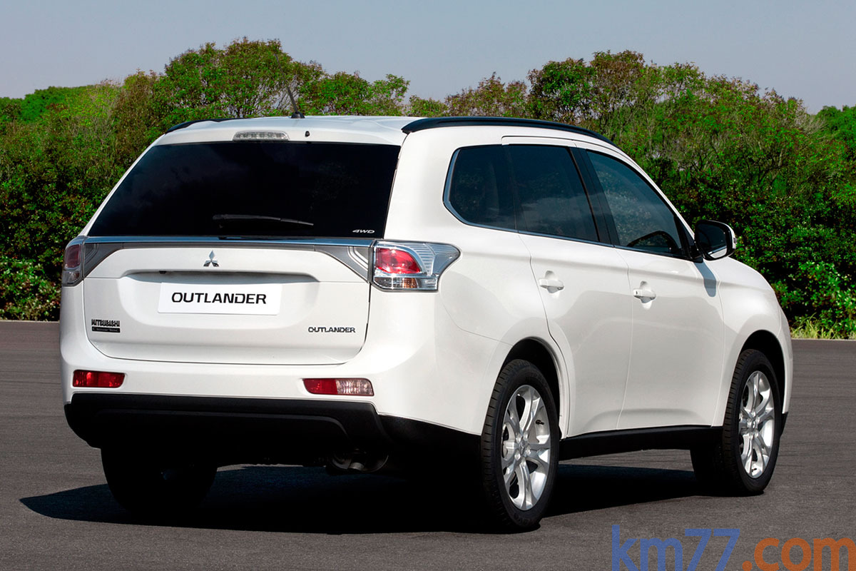 Mitsubishi Outlander 220 DI-D 150 CV 4WD Gama Outlander Todo terreno Blanco Silky Exterior Posterior-Lateral 5 puertas