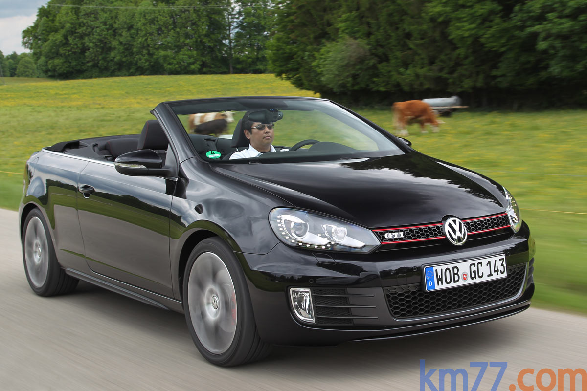 Volkswagen Golf GTI GTI Descapotable Negro Profundo efecto perla Exterior Lateral-Frontal 3 puertas