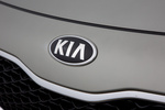 KIA Carens 1.7 CRDi 136 CV Gama Carens Monovolumen Brilliantsilber Metallic Exterior Anagrama 5 puertas