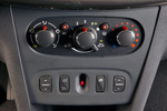 Dacia Sandero dCi 90 Laureate Turismo Interior Mandos salpicadero 5 puertas