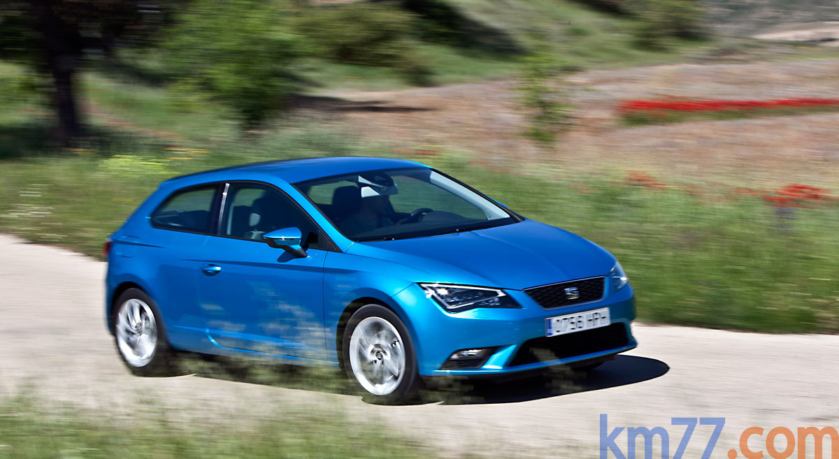 SEAT León 2.0 TDI CR 150 CV Start&Stop DSG Style Turismo Azul Apolo Exterior Lateral-Frontal 3 puertas