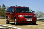 Chrysler Grand Voyager 2.8 CRD 163 CV Limited Monovolumen Rojo Infierno metalizado Exterior Frontal-Lateral 5 puertas