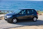 Dacia Sandero 1.6 90 CV Laureate Turismo Gris Cometa Exterior Lateral-Frontal 5 puertas