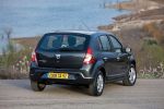 Dacia Sandero 1.6 90 CV Laureate Turismo Gris Cometa Exterior Posterior-Lateral 5 puertas