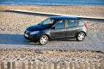 Dacia Sandero 1.6 90 CV Laureate Turismo Gris Cometa Exterior Cenital-Lateral-Frontal 5 puertas