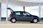 Dacia Sandero 1.6 90 CV Laureate Turismo Gris Cometa Exterior Lateral 5 puertas