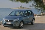 Dacia Sandero 1.6 90 CV Laureate Turismo Azul mineral Exterior Frontal-Lateral 5 puertas
