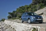 Dacia Sandero 1.6 90 CV Laureate Turismo Azul mineral Exterior Lateral-Frontal 5 puertas