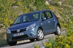 Dacia Sandero 1.6 90 CV Laureate Turismo Azul mineral Exterior Frontal-Lateral 5 puertas