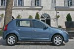 Dacia Sandero 1.6 90 CV Laureate Turismo Azul mineral Exterior Lateral 5 puertas