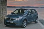 Dacia Sandero 1.6 90 CV Laureate Turismo Azul mineral Exterior Frontal-Lateral 5 puertas