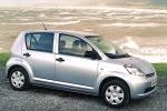 Daihatsu Sirion Gama Sirion Turismo Silver metalic Exterior Lateral-Frontal 5 puertas