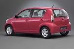 Daihatsu Sirion Gama Sirion Turismo Red Exterior Lateral-Posterior 5 puertas