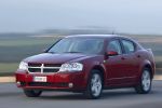 Dodge Avenger Gama Avenger SXT Turismo Rojo infierno metalizado Exterior Frontal-Lateral 4 puertas