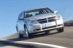 Dodge Avenger Gama Avenger SXT Turismo Gris plata Exterior Frontal-Lateral 4 puertas