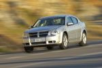 Dodge Avenger Gama Avenger SXT Turismo Gris plata Exterior Frontal-Lateral 4 puertas