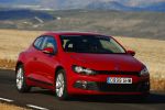 Volkswagen Scirocco 1.4 TSI 122 CV Gama Scirocco Coup&eacute; Rojo Asi&aacute;tico Exterior Lateral-Frontal 3 puertas