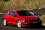 Volkswagen Scirocco 1.4 TSI 122 CV Gama Scirocco Coup&eacute; Rojo Asi&aacute;tico Exterior Lateral-Frontal 3 puertas