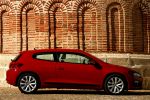 Volkswagen Scirocco 1.4 TSI 122 CV Gama Scirocco Coup&eacute; Rojo Asi&aacute;tico Exterior Lateral 3 puertas