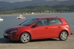 Volkswagen Golf San Vicente de la Barquera, Comillas y Cabez&oacute;n de la Sal (Cantabria) Sport Turismo Rojo Tornado Exterior Frontal-Lateral 5 puertas