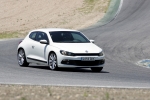 Volkswagen Scirocco 2.0 TDI 140 CV DSG Gama Scirocco Coup&eacute; Blanco Candy Exterior Lateral-Frontal 3 puertas
