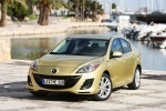 Mazda Mazda3 Gama Mazda3 SportSed&aacute;n Luxury Turismo Olympic Gold Metallic Exterior Frontal-Lateral 4 puertas