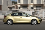 Mazda Mazda3 Gama Mazda3 SportSed&aacute;n Luxury Turismo Olympic Gold Metallic Exterior Lateral 4 puertas