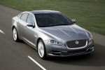 Jaguar XJ Gama XJ Gama XJ Turismo Lunar grey Exterior Frontal-Lateral 4 puertas