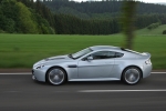 Aston Martin Vantage V12 6.0 517 CV Gama V12 Vantage Coup&eacute; Titanium Silver Exterior Lateral 2 puertas