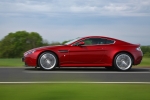 Aston Martin Vantage V12 6.0 517 CV Gama V12 Vantage Coup&eacute; Magma Red Exterior Lateral 2 puertas