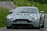 Aston Martin Vantage V12 6.0 517 CV Gama V12 Vantage Coup&eacute; Hardly Green Exterior Frontal-Lateral 2 puertas