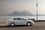Toyota Avensis 2.2 D-CAT 150 CV AutoDrive S Advance Turismo Gris Plata Metal Exterior Lateral 4 puertas