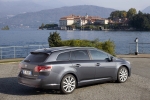 Toyota Avensis Cross Sport 2.2 D-CAT 150 CV AutoDrive S Premium Turismo familiar Gris Mica Metal Exterior Posterior-Lateral 5 puertas