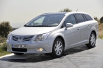 Toyota Avensis Cross Sport 2.2 D-CAT 150 CV AutoDrive S Advance Turismo familiar Gris Plata Metal Exterior Frontal-Lateral 5 puertas