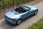 Aston Martin Vantage V8 426 CV Gama V8 Vantage Roadster Descapotable Glacial Blue Exterior Cenital-Posterior-Lateral 2 puertas