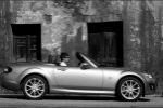 Mazda MX-5 2.0 Roadster Coup&eacute; Aut. Sportive Descapotable Galaxy Grey Mica Exterior Lateral 2 puertas