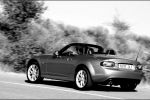Mazda MX-5 2.0 Roadster Coup&eacute; Aut. Sportive Descapotable Galaxy Grey Mica Exterior Posterior-Lateral 2 puertas