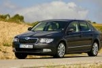 Skoda Superb 2.0 TDI 140 CV DPF Elegance Turismo Negro M&aacute;gico Efecto Perla Exterior Frontal-Lateral 5 puertas