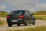 Skoda Superb 2.0 TDI 140 CV DPF Elegance Turismo Negro M&aacute;gico Efecto Perla Exterior Frontal-Lateral 5 puertas