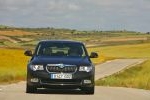 Skoda Superb 2.0 TDI 140 CV DPF Elegance Turismo Negro M&aacute;gico Efecto Perla Exterior Frontal 5 puertas