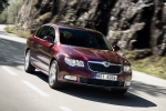 Skoda Superb 1.8 TSI 160 CV Elegance Turismo Rosso Brunello Metalizado Exterior Lateral-Frontal 5 puertas