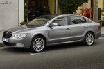 Skoda Superb 1.8 TSI 160 CV Elegance Turismo Plata Brillante Metalizado Exterior Frontal-Lateral 5 puertas