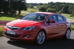 Opel Astra 1.4 Turbo 140 CV Gama Astra Turismo Rojo Manzana Exterior Frontal-Lateral 5 puertas