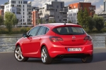Opel Astra 1.4 Turbo 140 CV Gama Astra Turismo Rojo Manzana Exterior Posterior-Lateral 5 puertas
