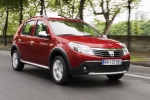 Dacia Sandero Stepway 1.6 90 CV Stepway Turismo Rojo Fuego Exterior Lateral-Frontal 5 puertas